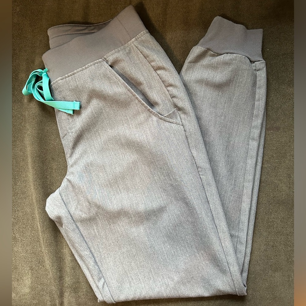 Figs jogger scrubs